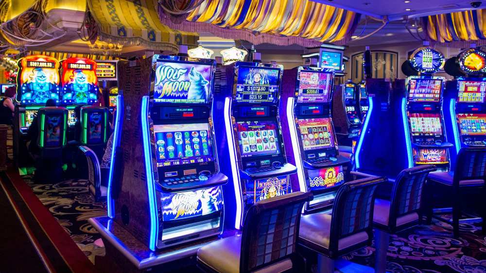 slot-machines-gaming-floor_m